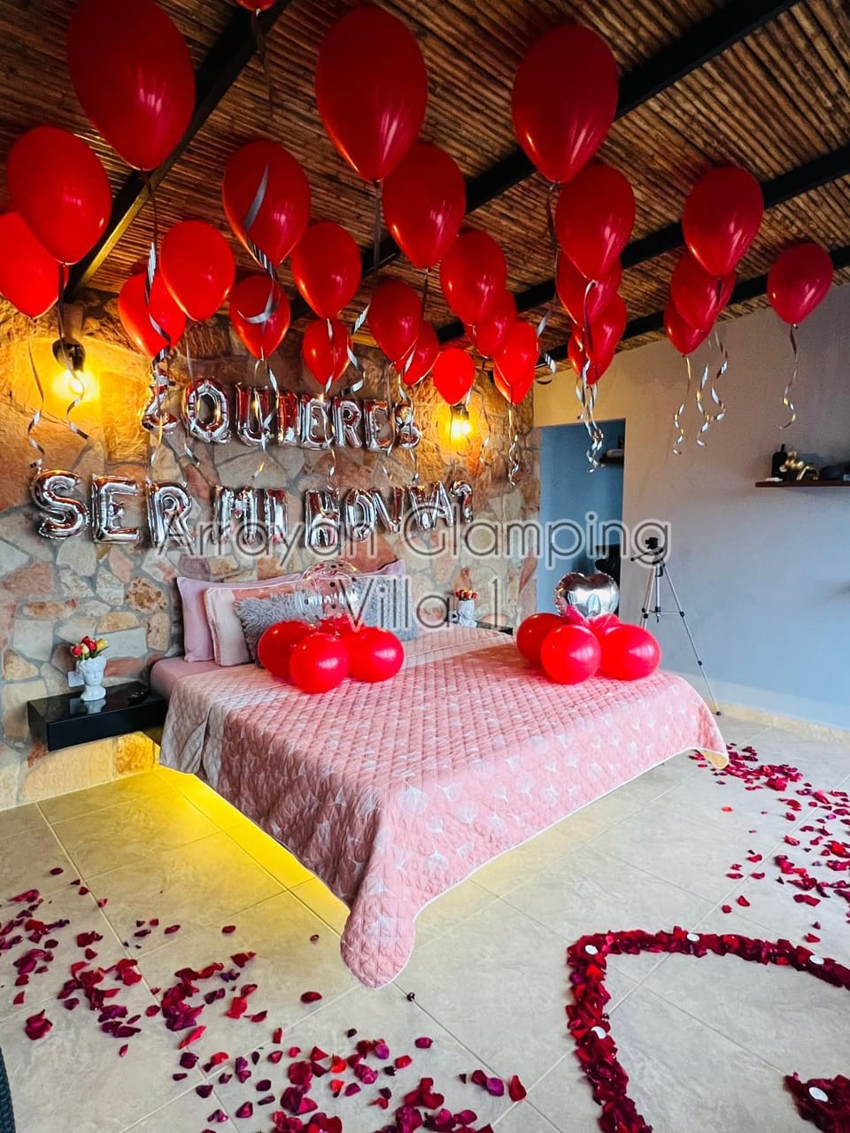 Bed, Photo of the whole room, Decorative detail, Bedroom, wedding