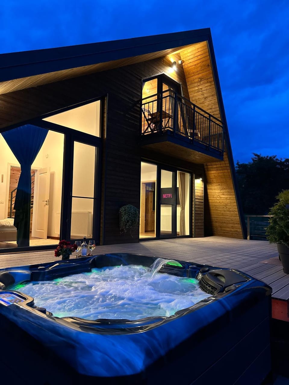 Property building, Night, Natural landscape, Hot Tub, Balcony/Terrace
