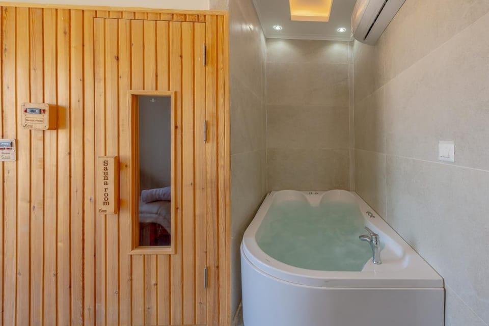 Hot Tub, Spa and wellness centre/facilities
