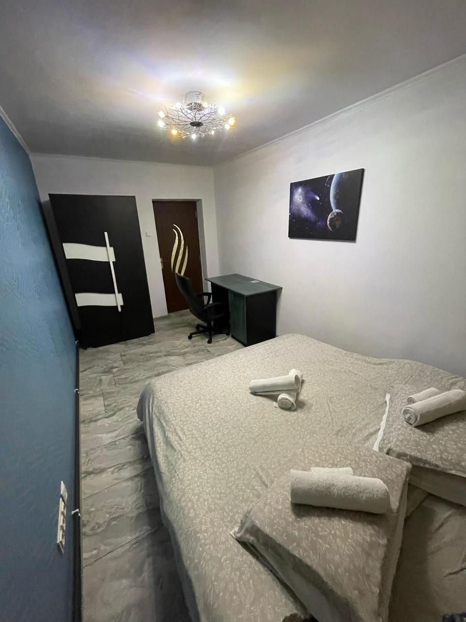 Bedroom, towels