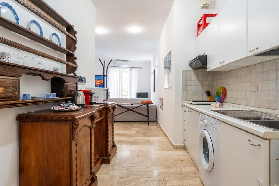 Coffee/tea facilities, kitchen