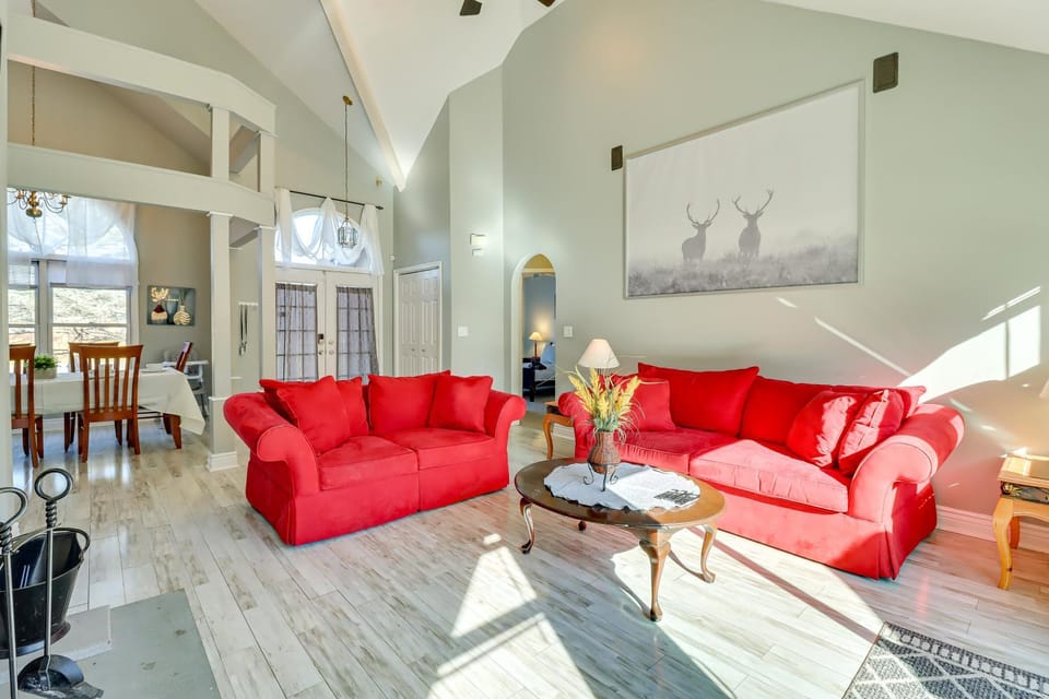 Hot Tub, Sauna & Game Room: Spacious Poconos Gem! House in Kidder Township