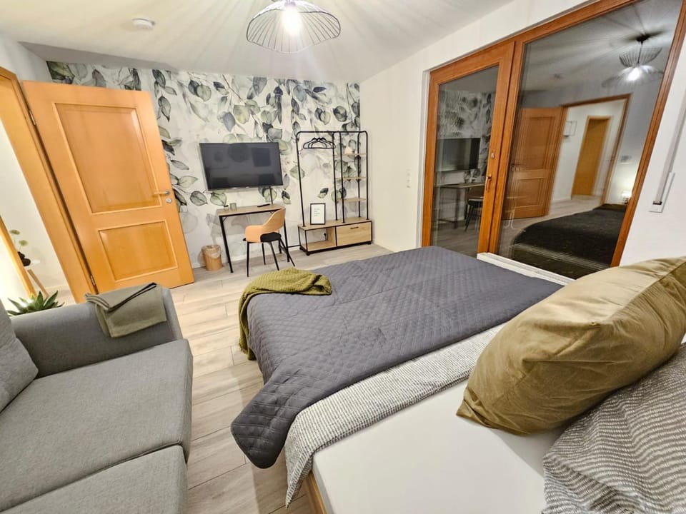 Fewo am See, Ferienhaus, 7 Schlafzimmer, Waschmaschine, Businesswohnung Apartment in Lower Saxony, Germany