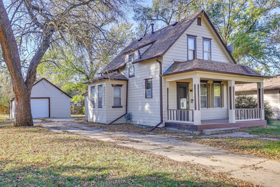 3 Mi to Golf - Beatrice Vacation Home! House in Nebraska