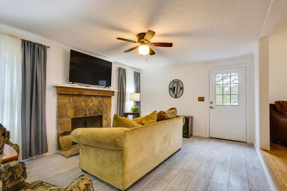 1 Mi to Lake Allatoona: Family Home on Farm! House in Allatoona Lake