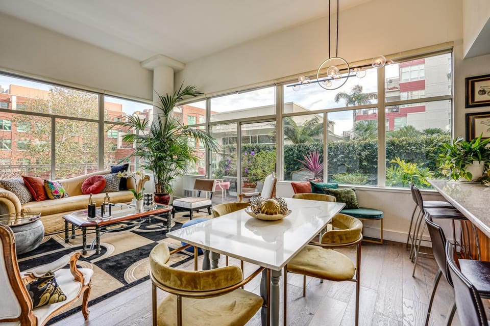 Luxe Condo with Private Patio and Perks in Emeryville! Apartment in Emeryville