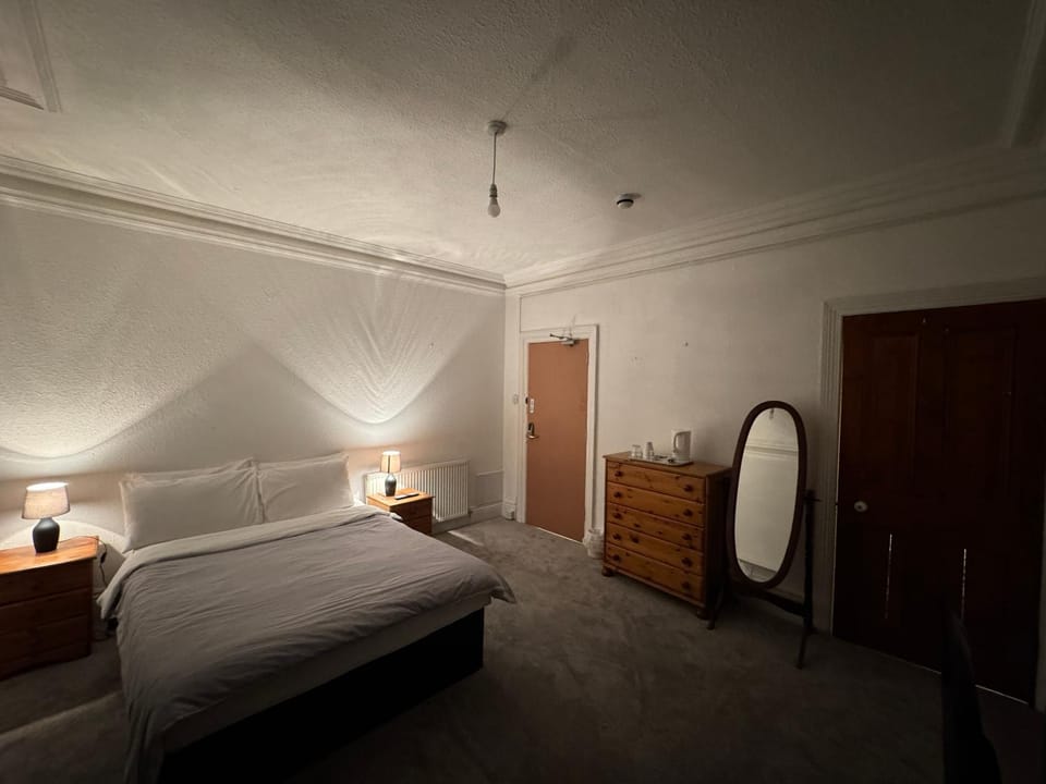 Hotels 24-7 - The Old Knoll Guesthouse Bed and Breakfast in Newport