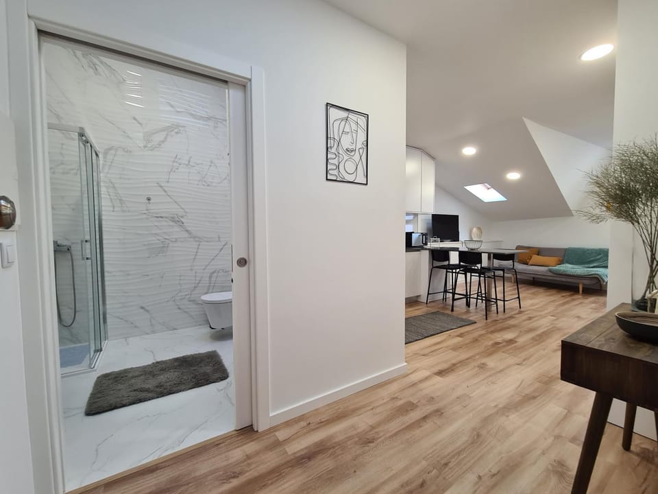 Bathroom, Dining area