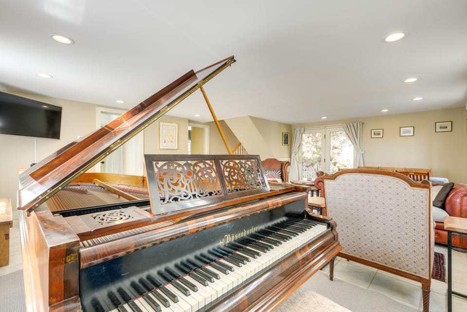 Historic New Hampshire Home: 1 Mi to Boat Launch House in Bellows Falls