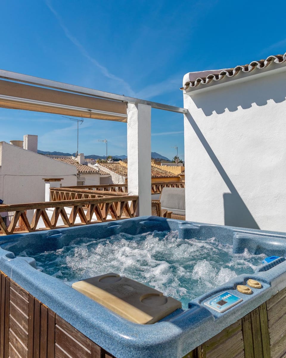 Property building, Hot Tub