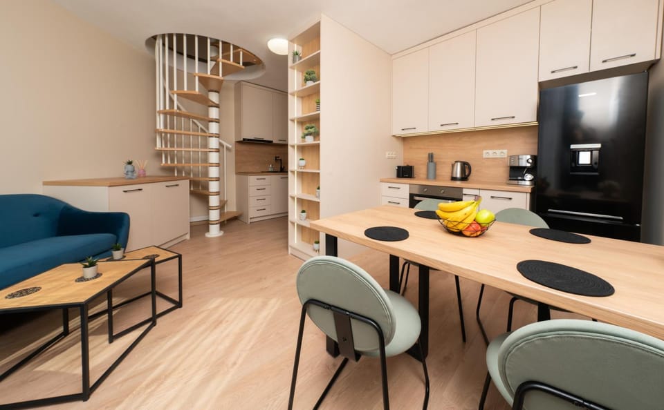 TV and multimedia, Kitchen or kitchenette, Living room, Seating area, Dining area, oven, pet friendly, stove