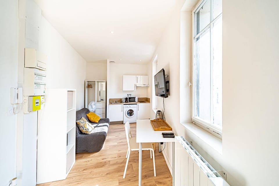 Kitchen or kitchenette, Living room, Seating area