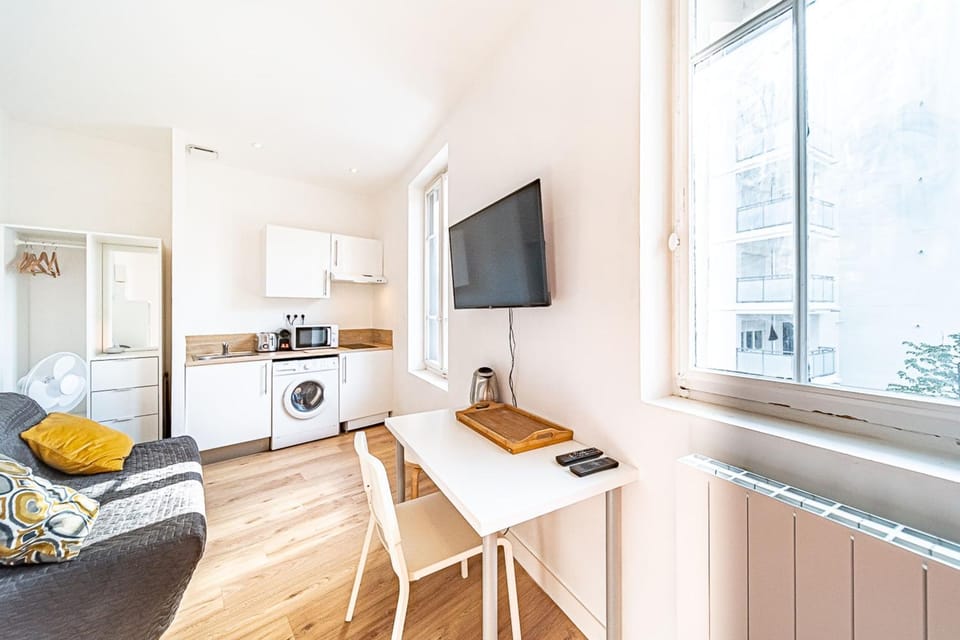 TV and multimedia, Kitchen or kitchenette, Living room, Dining area