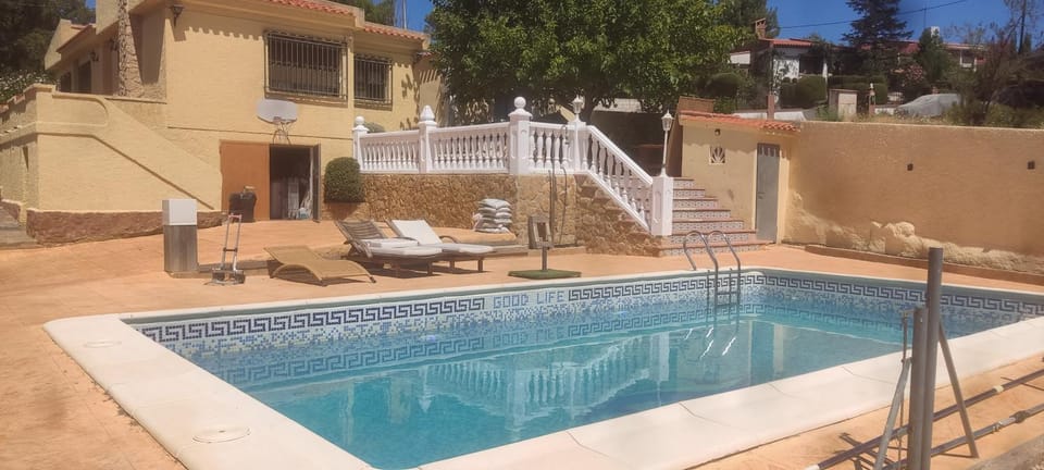 Balcony/Terrace, Swimming pool, Swimming pool, sunbed