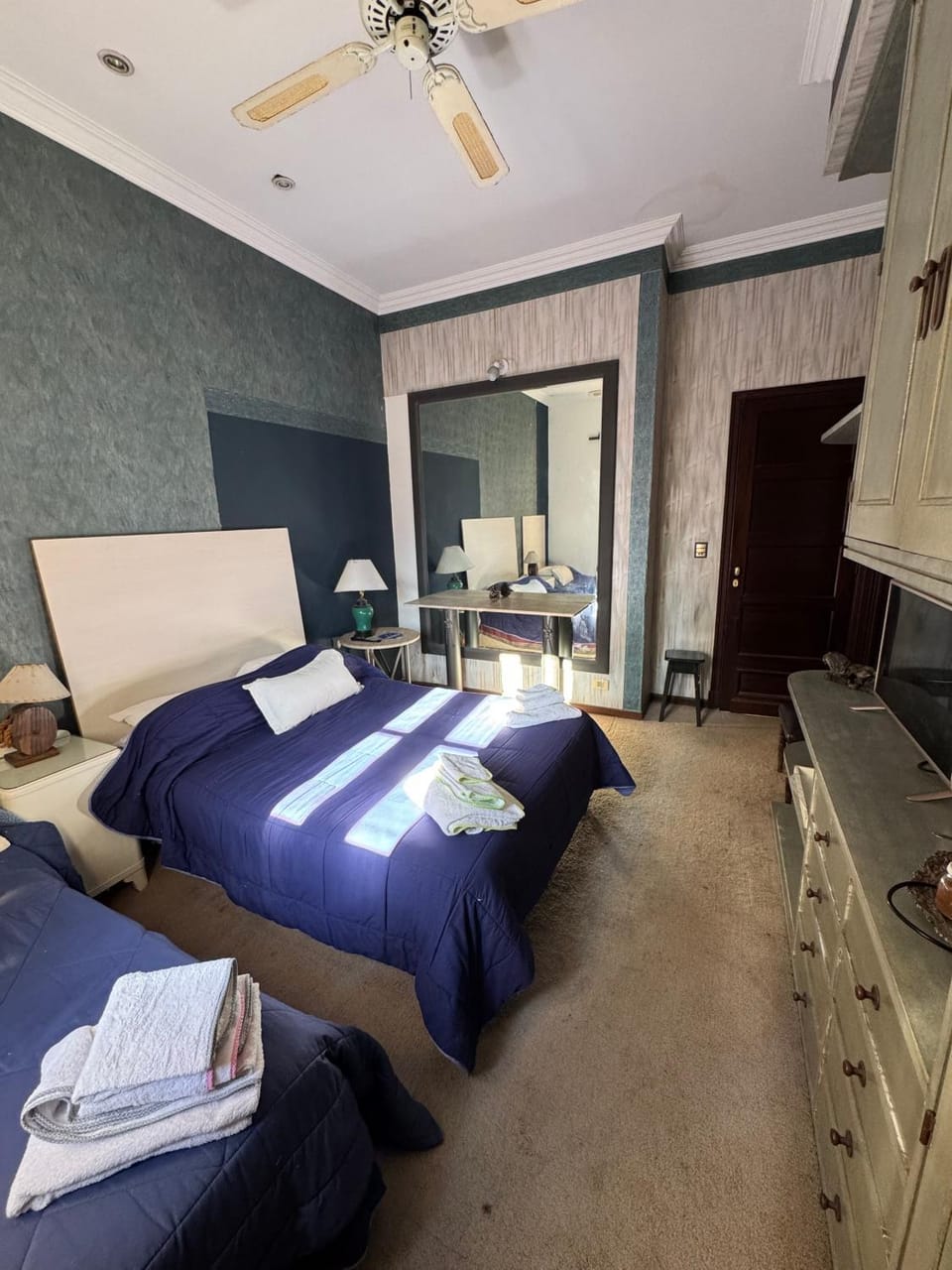 Bed, TV and multimedia, Photo of the whole room, Bedroom, wardrobe