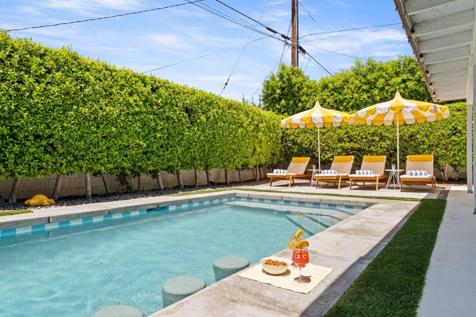 Natural landscape, Lounge or bar, Pool view, Swimming pool, sunbed
