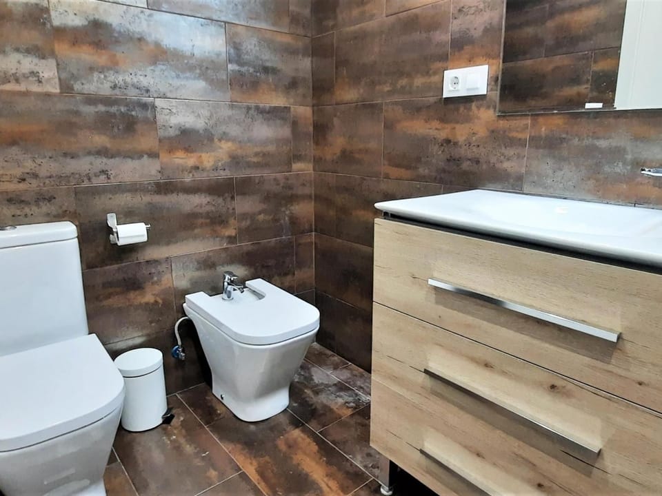 Apartamento de 3 habitaciones con terraza, piscina, parking y aire acondicionado en Llançà - ES-170-54 Apartment in Alt Empordà