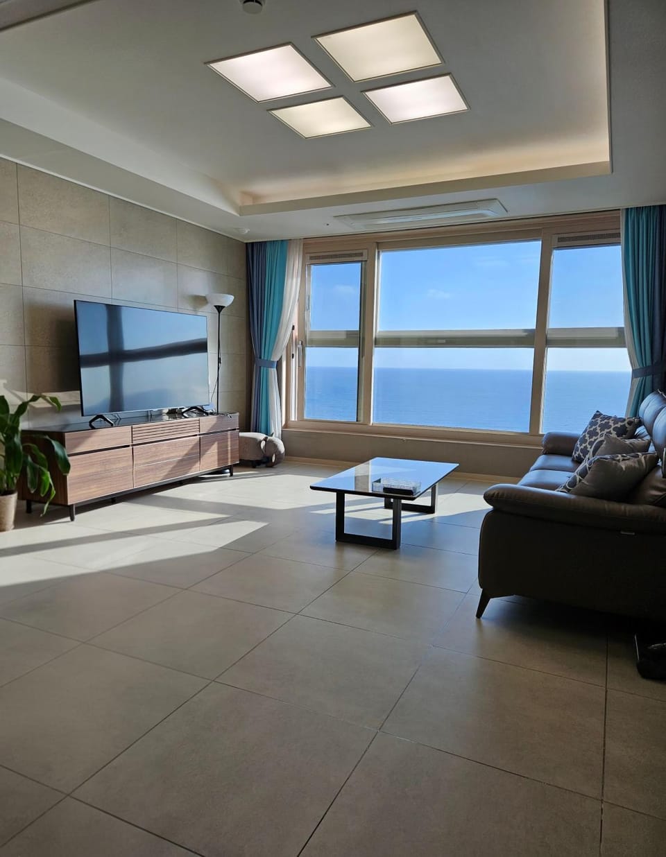 이스턴뷰 프리미엄 레지던스 100프로오션뷰 Apartment in South Korea