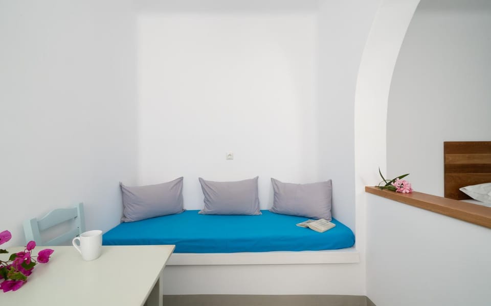Bed, Photo of the whole room, Seating area