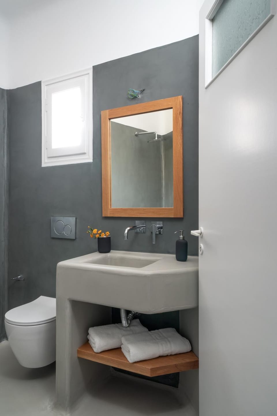 Toilet, Bathroom, towels