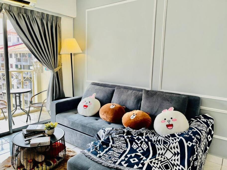 9 pax Homestay near Axiata Arena & Pavilion 2 Apartment in Federal Territory of Kuala Lumpur