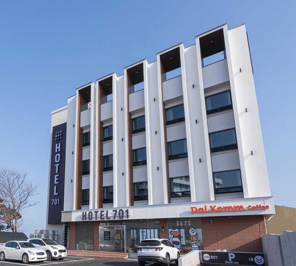 Property building, Day, Location, Parking