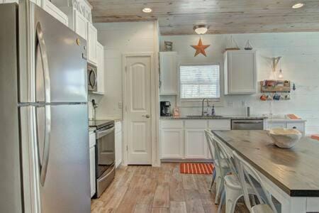 Beach Please 3 bed home in Station Place House in Port Aransas