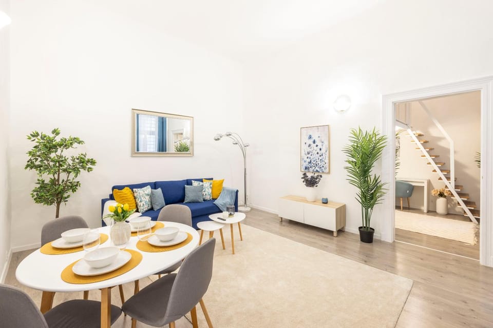 Bed, Living room, Photo of the whole room, Seating area, Dining area, Bedroom