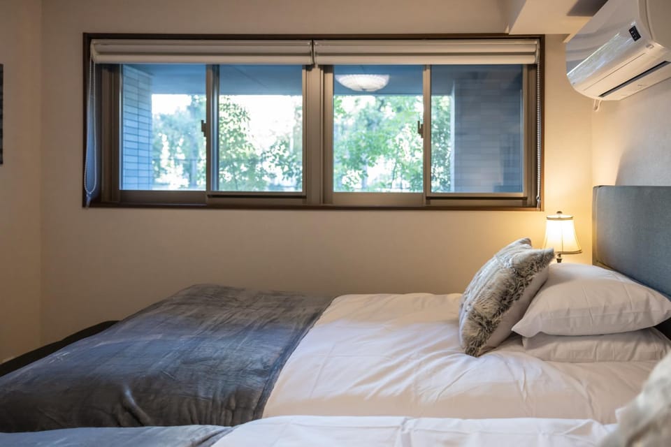 Bed, Photo of the whole room, Bedroom, air conditioner
