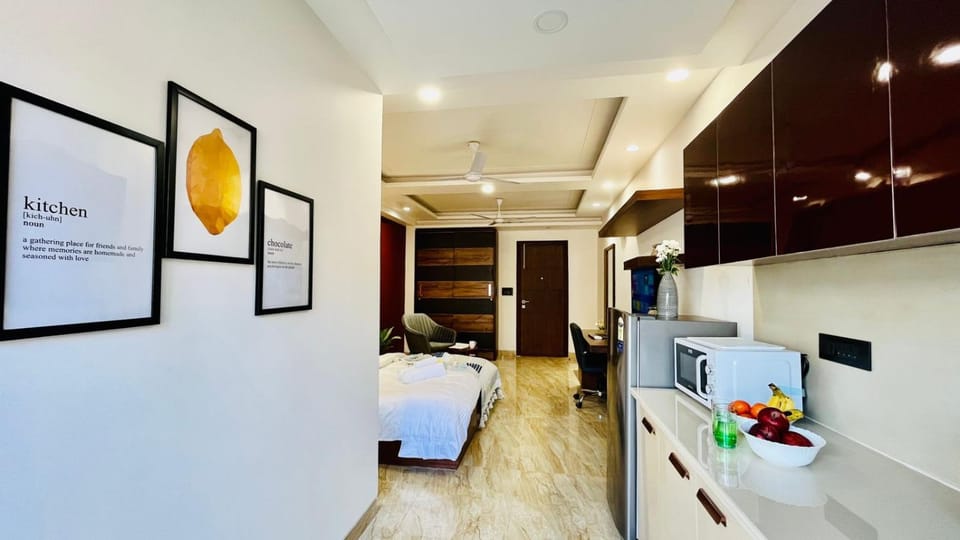 Bed, Kitchen or kitchenette, Photo of the whole room, Seating area, Bedroom, minibar