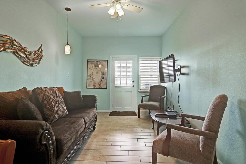 Captain Quarter's 1 bedrm unit at Sea Isle Village House in Port Aransas
