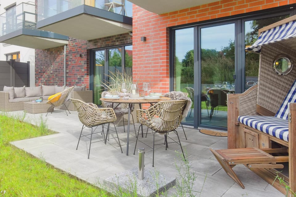 Day, Garden, Balcony/Terrace, Seating area, Dining area, Garden view