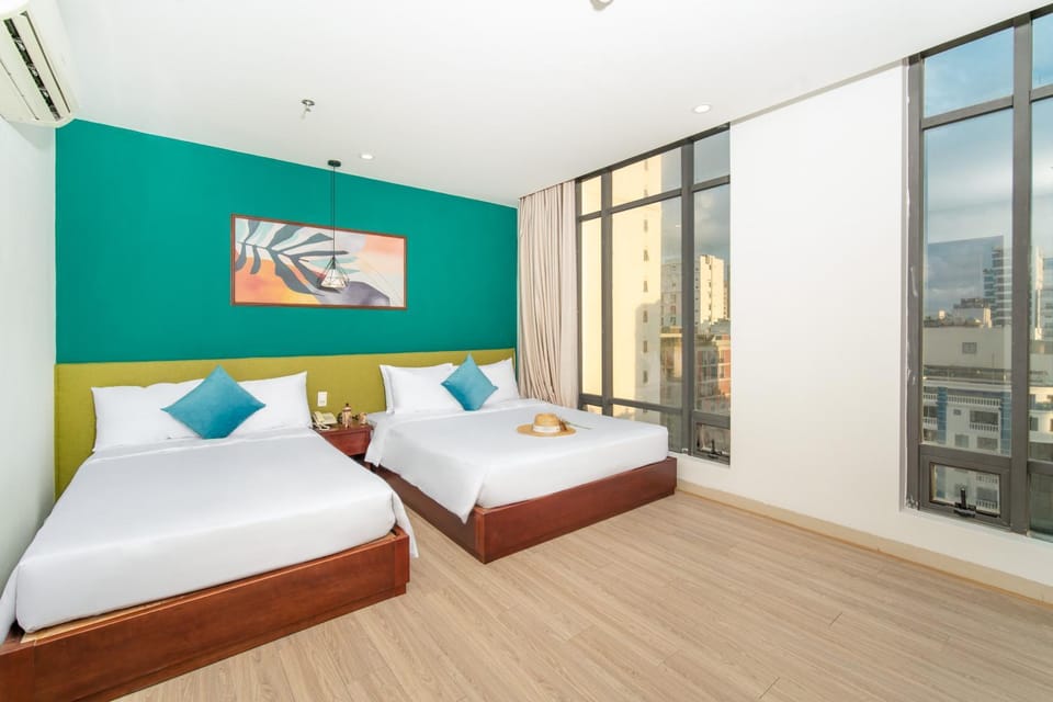 Bed, Natural landscape, View (from property/room), View (from property/room), Photo of the whole room, Bedroom, City view, Landmark view, Street view