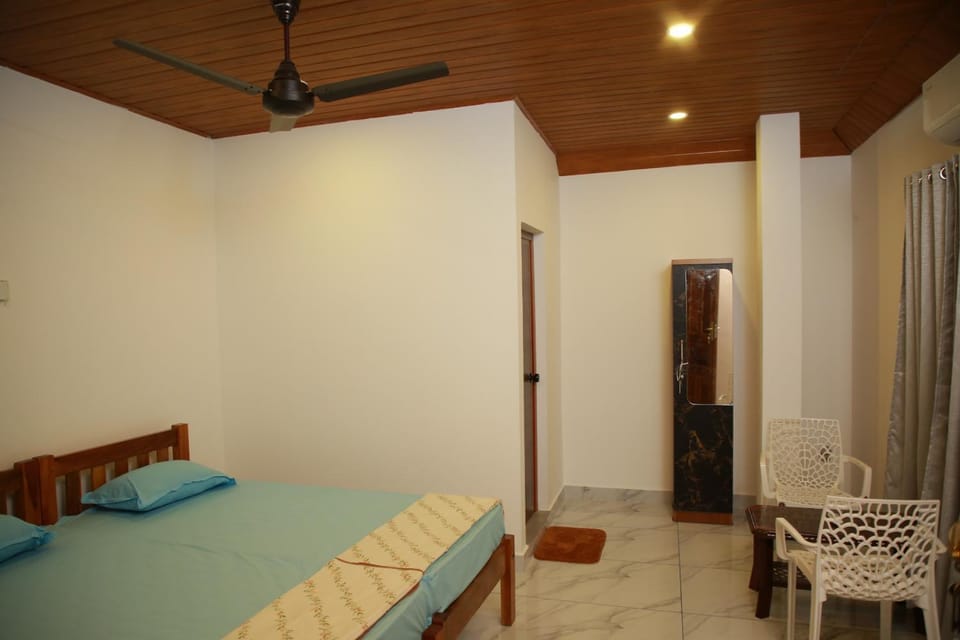 Photo of the whole room, Seating area, Bedroom