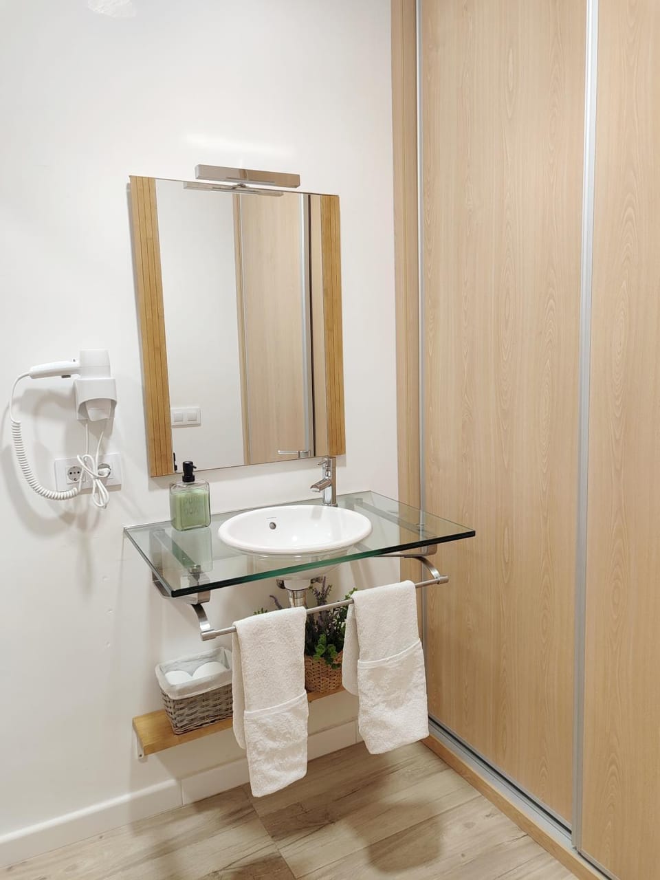 Bathroom, towels