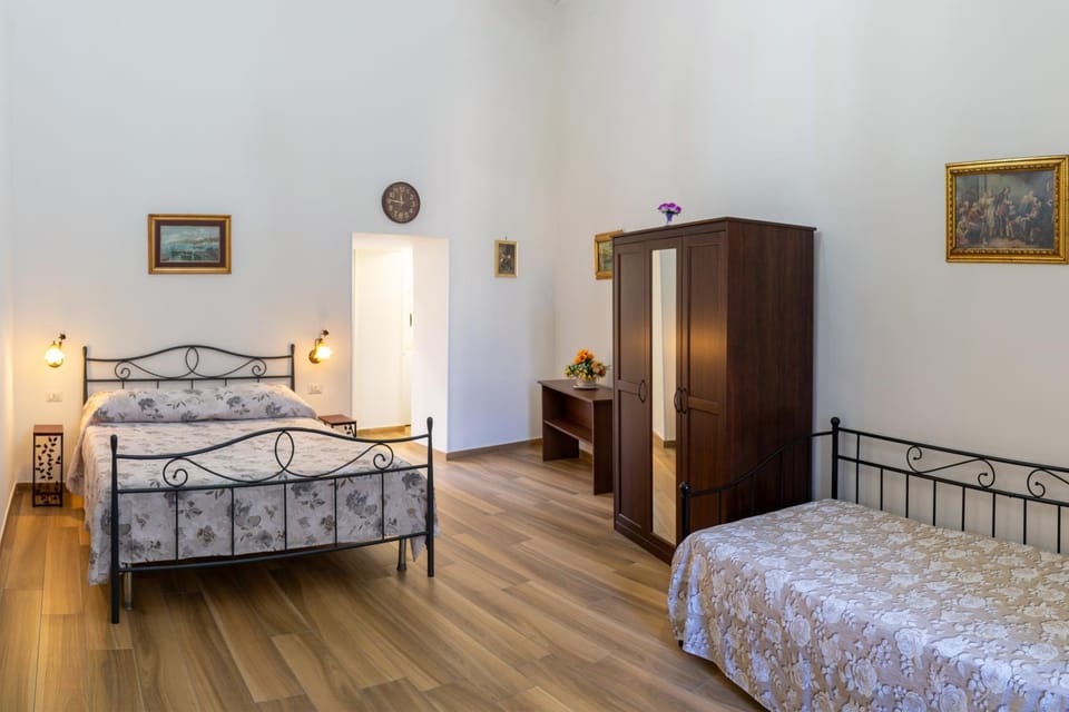 Bedroom, wardrobe