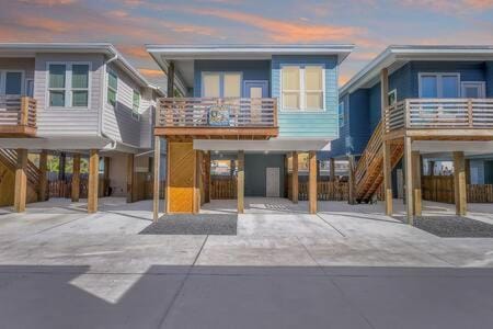 Highway 9 @ Sandcastle Cove - Private Heated Pool House in Port Aransas
