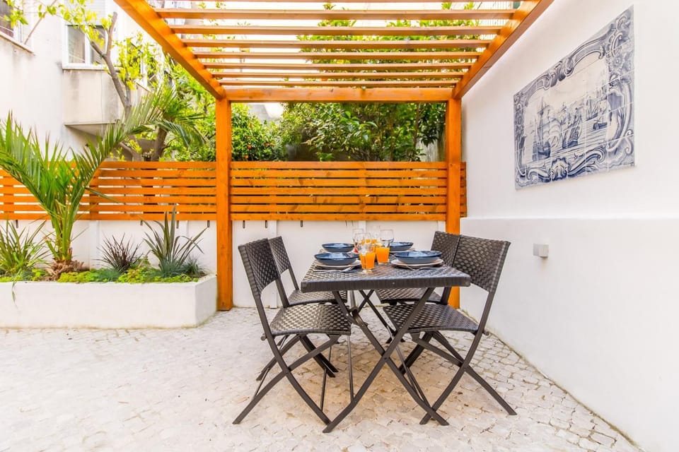 Olival Terrace | Lapa & Santos Stay Apartment in Lisbon
