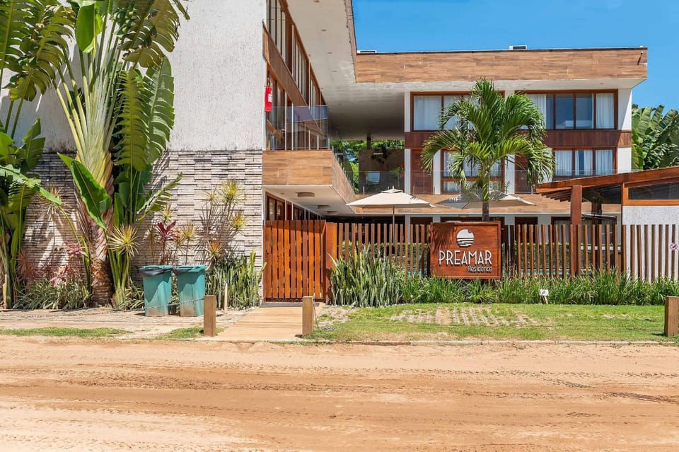 Property building, Facade/entrance, Day, Garden, Garden view