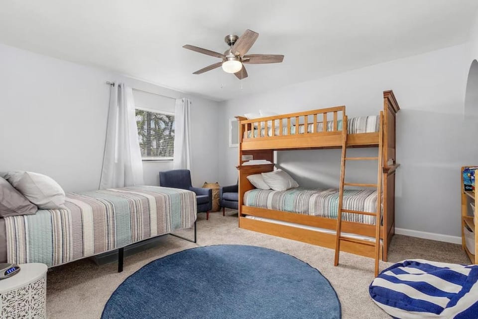 Charming Family Retreat Heated Pool Private Yard House in Cape Coral
