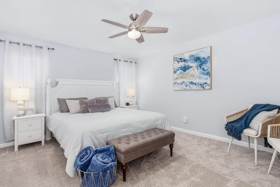 Charming Family Retreat Heated Pool Private Yard House in Cape Coral