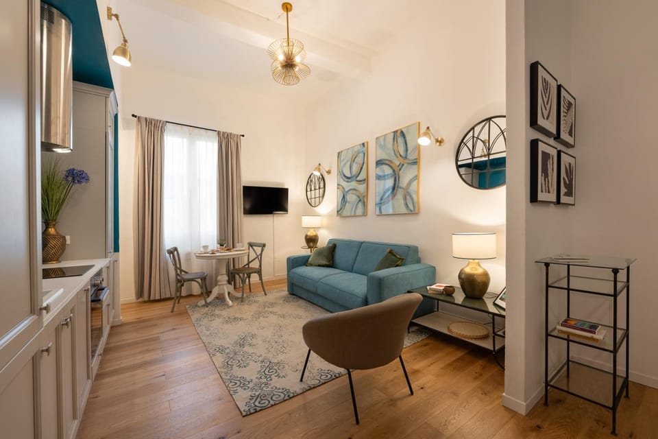 Communal lounge/ TV room, TV and multimedia, Living room, Seating area