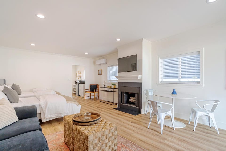 Living room, Bedroom