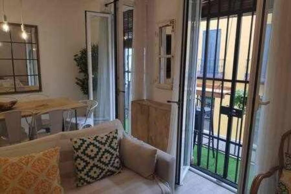 View (from property/room), Balcony/Terrace, Living room, Photo of the whole room, Seating area, Dining area