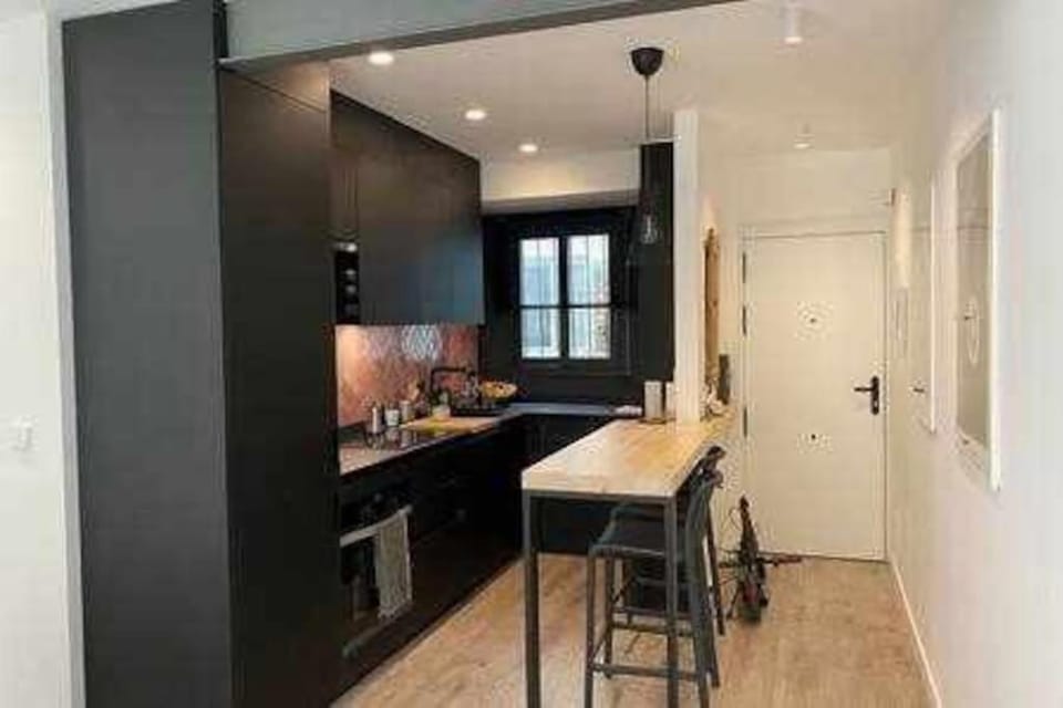 Kitchen or kitchenette, Dining area, stove