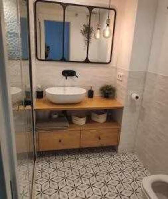 Shower, Toilet, Bathroom