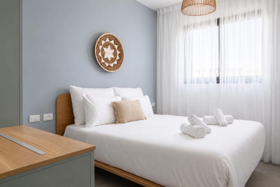 דירה משפחתית מעוצבת עם 2 חדרי שינה ומרפסת - By Edom Apartment in Eilat