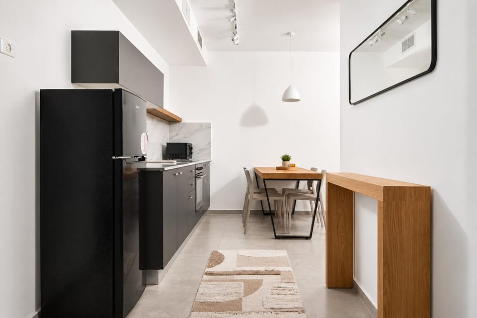 דירה משפחתית מעוצבת עם 2 חדרי שינה ומרפסת - By Edom Apartment in Eilat