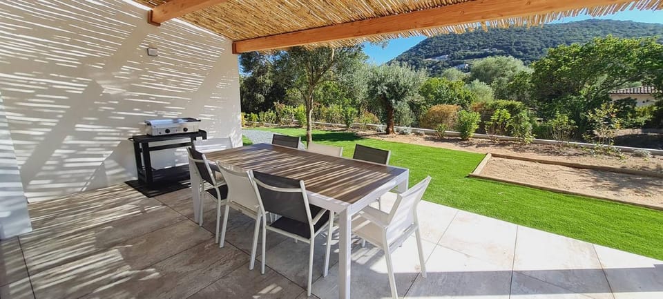 Villa Florida, 8 pers, vue montagne, 350 m plage à pieds Villa in Zonza