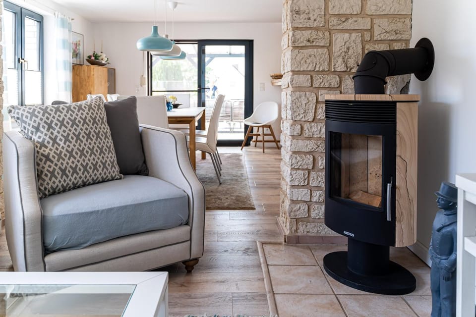 Living room, fireplace